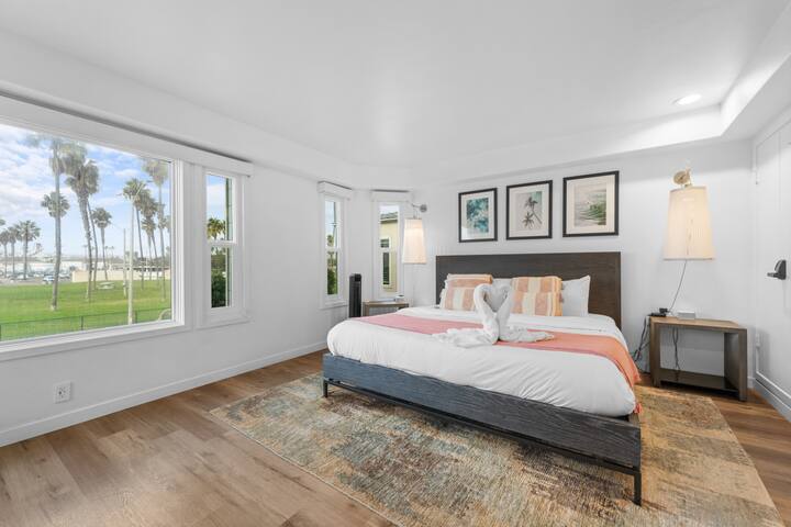 Spectacular Ocean Views, Sleeps 40 Steps to Sand. gallery image 5