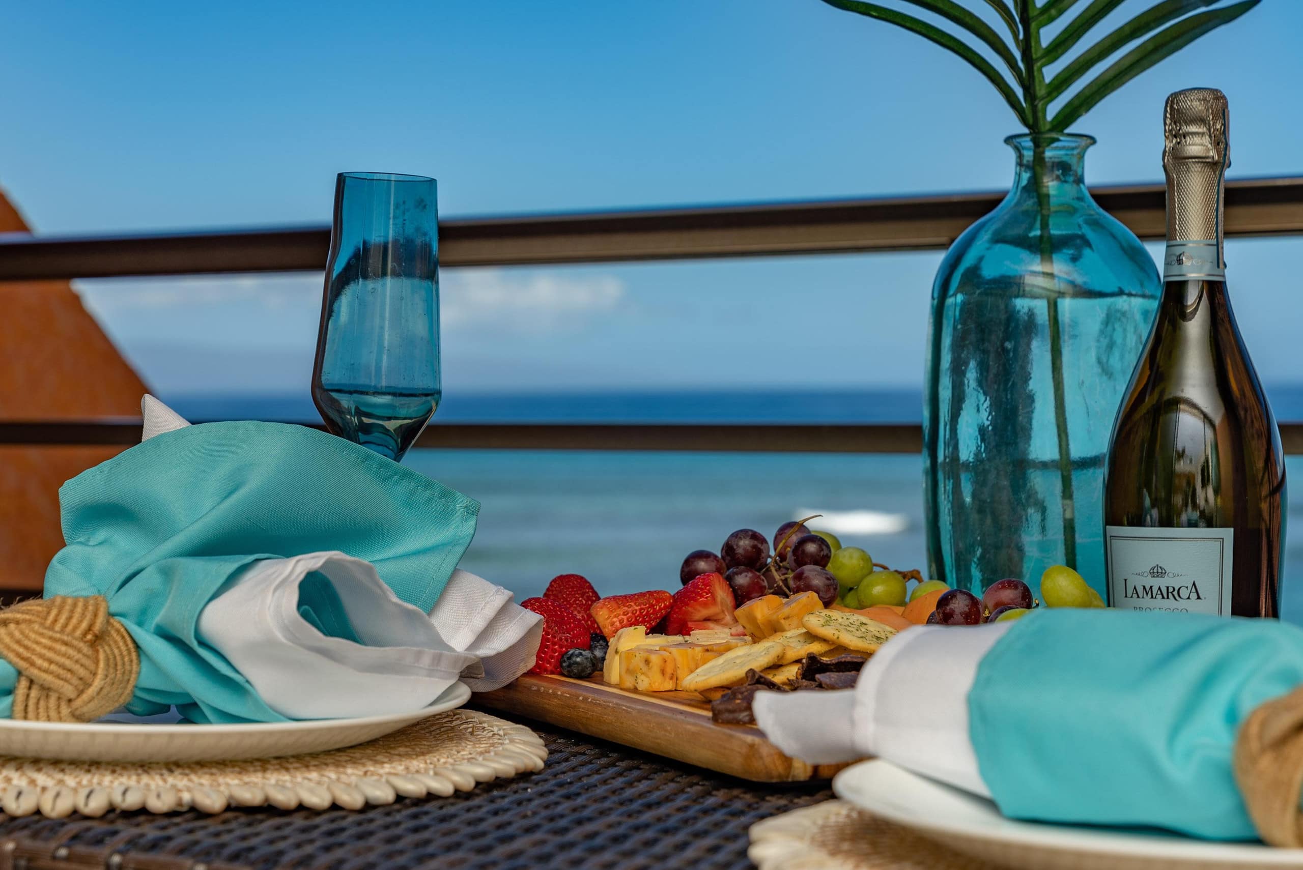 Condo in Lahaina · ★4.75 · 1 bedroom · 2 beds · 1 bath - Image 2