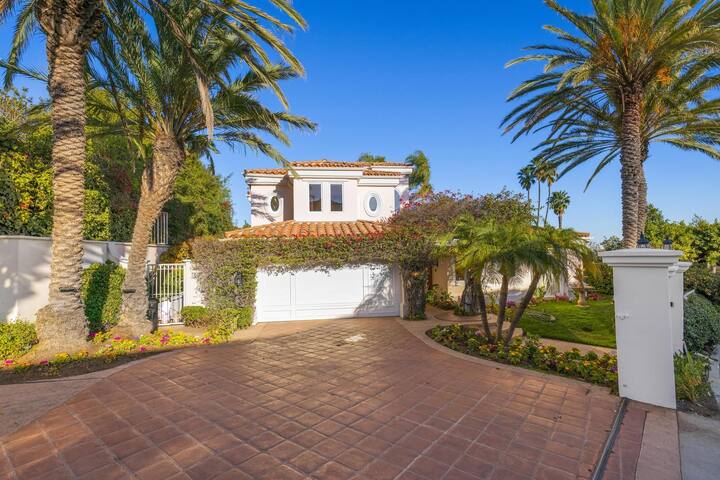 Upscale Bel Air Stay w/ City, Canyon & Ocean Views gallery image 2