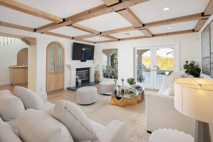 Upscale Bel Air Stay w/ City, Canyon & Ocean Views gallery image 3