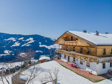 Top Airbnb: Fine apartment with ski lift nearby in Westendorf