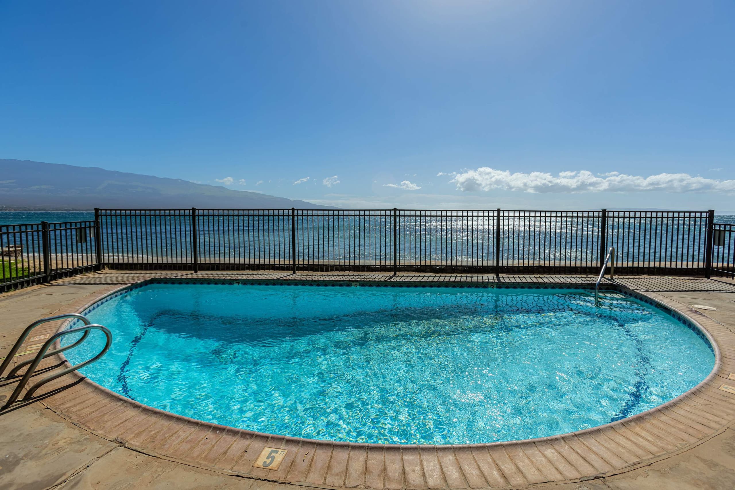 Condo in Wailuku · ★4.86 · 2 bedrooms · 4 beds · 2 private baths - Image 38