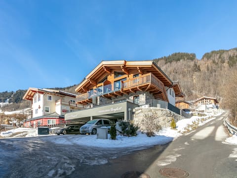 Ski-in/ski-out luxury lodge with balcony terrace