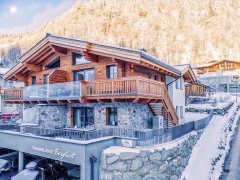 Ski-in/ski-out lodge with balcony, terrace and g
