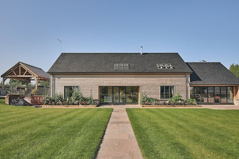 Stunning Barn perfect for family/friend gatherings