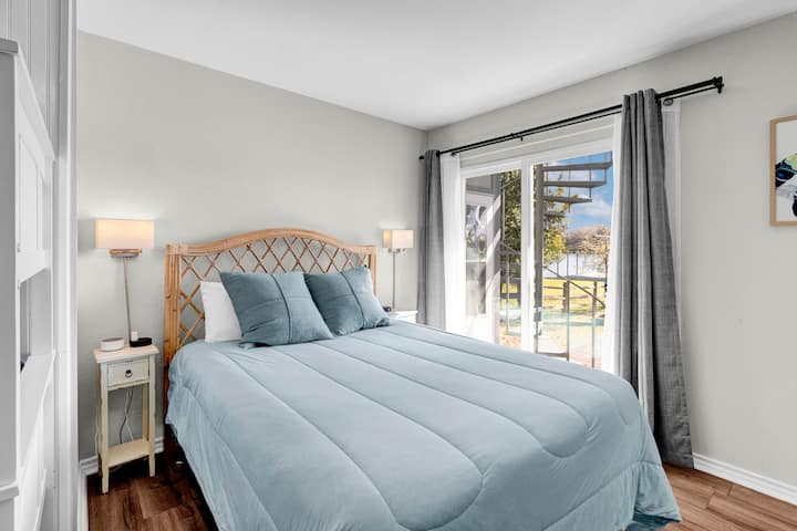 Bračni krevet (160x200) i spavaća soba