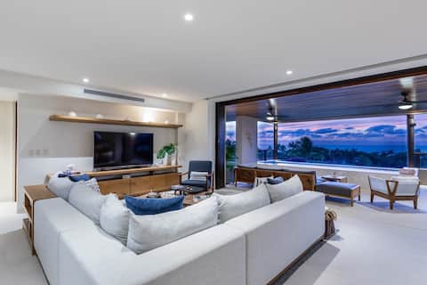 Golf View Oasis: Steps to St. Regis & Beach Club