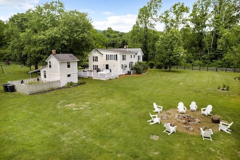 Walk to Old Rag* hot tub* 360 mountain views