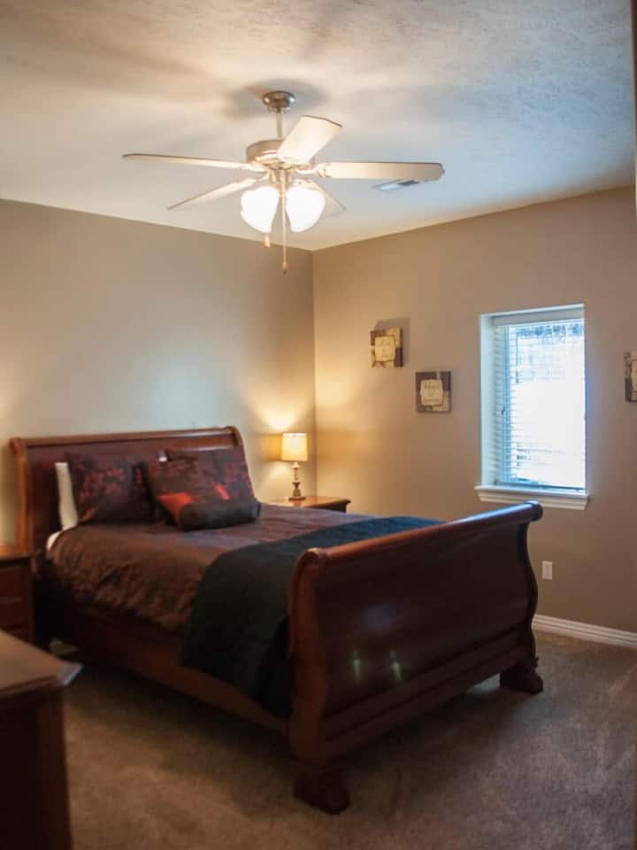 Bračna soba (160x200) na glavnom katu