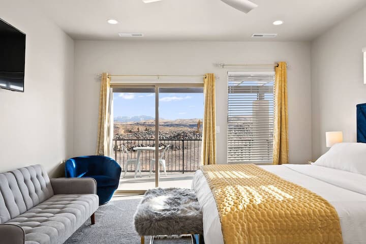 Zion Townhome-Upstairs Master Bedroom