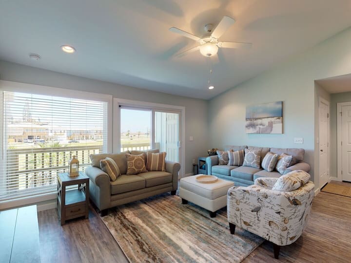 Ah-f222 2nd Floor Condo, Shared Pool, Hot Tub - Port Aransas, TX