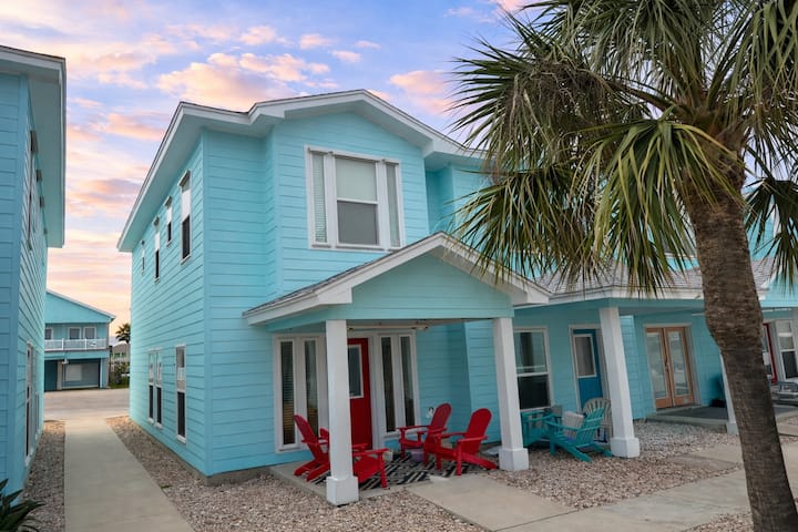 Townhome Located In Town, Close To Beach, Shared Pool, Pet Friendly - Corpus Christi, TX