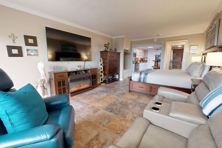 Near Beach, Shared Pool, Hot Tub, Golf Cart Access - Port Aransas, TX