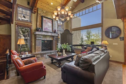 Abode at Murdoc House, ski-in/ski-out, hot tub