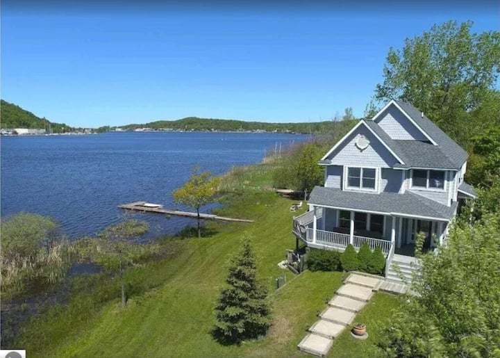 Sunset Bay - Lakefront, Large, And Gorgeous! - Frankfort, MI