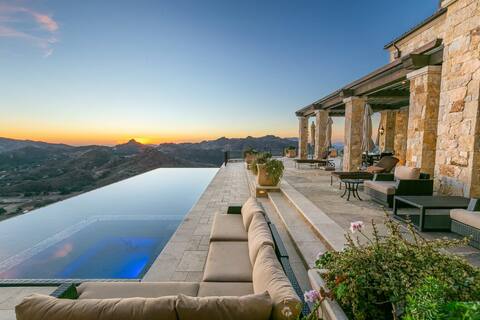 Malibu Rocky Oaks by Stay Awhile Villas