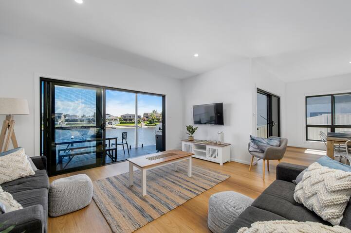 Reflections on the water 2B River Park Road, Port Macquarie gallery image 4