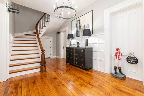 Sleeps 16! | Historic Home | KHP 11min | Ark 30min
