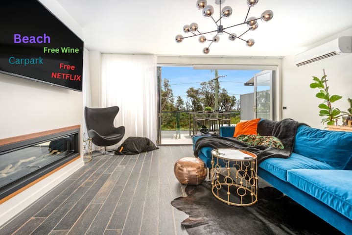 Luxury 2 bed apartment, beachside + a gas fire