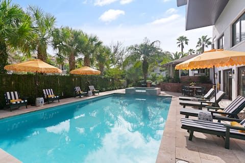 6 Bedroom home w Pool located at East Beach Access