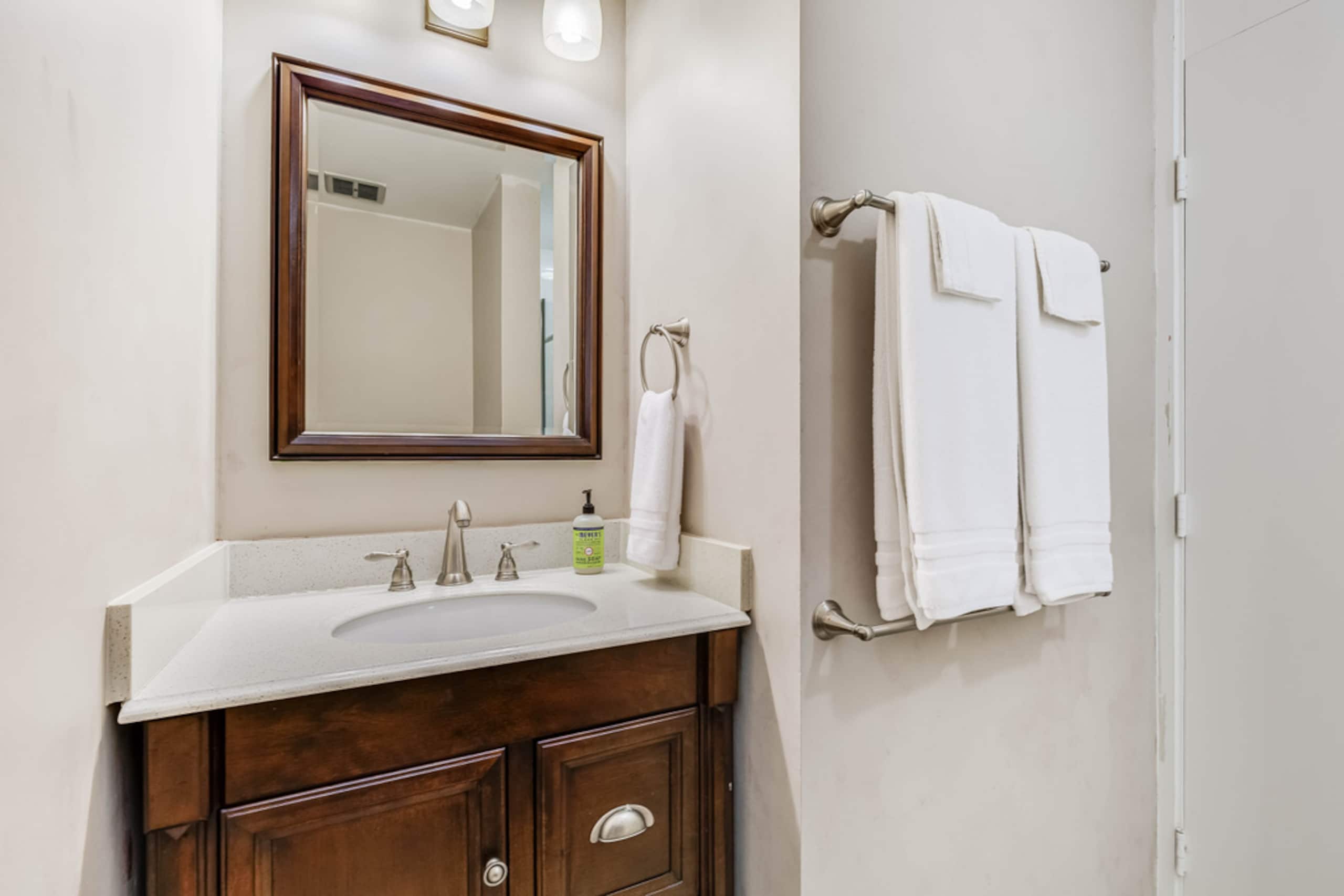 Condo in Kahuku · ★4.83 · 2 bedrooms · 3 beds · 2.5 shared baths - Image 13
