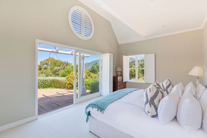 加大双人床主卧
 