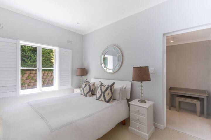 卧室4 
特大号床