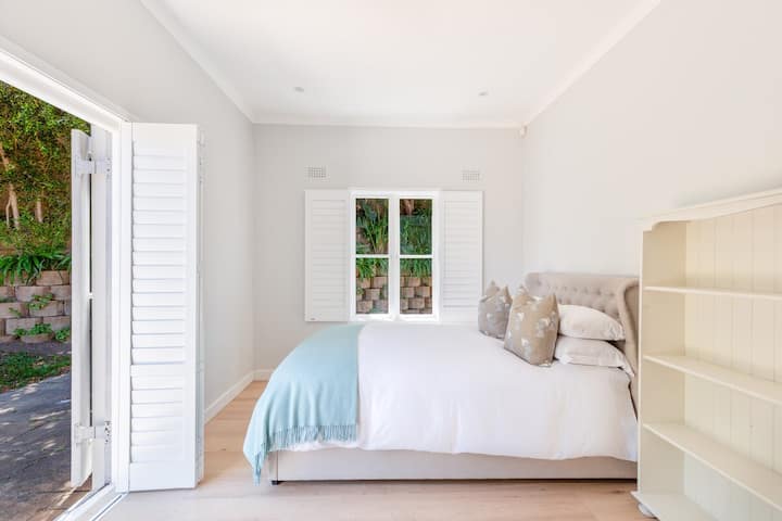 卧室2张
加大双人床