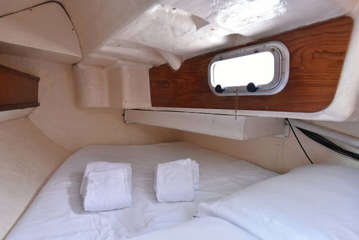 Night on Board Sailboat Experience gallery image 4