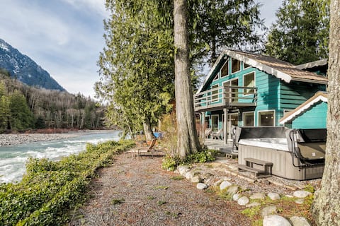 Cascade Jewel - mountain views, hot tub