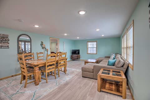 Outdoor Family Fun: Large Home by Beaver Lake!