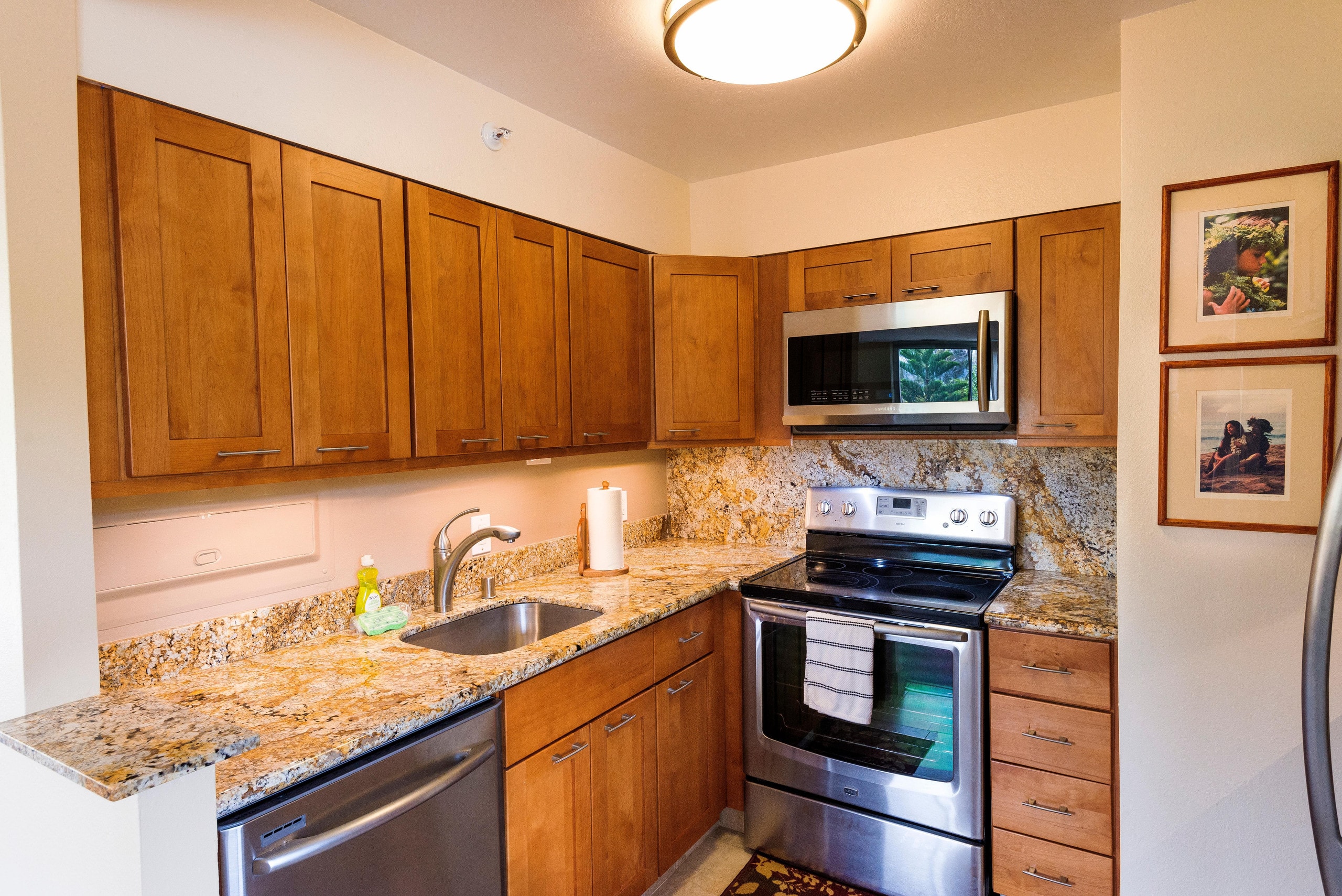 Condo in Lahaina · ★4.65 · 2 bedrooms · 4 beds · 2 baths - Image 3