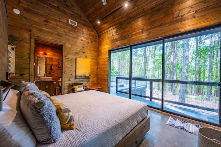 Hill House offers 2 Master bedroom suites, with king-sized beds, each with private bathrooms and breathtaking views of the forest with floor to ceiling windows!