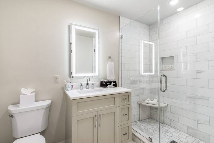 5B/5.1B Penthouse with Large Private Balcony gallery image 5