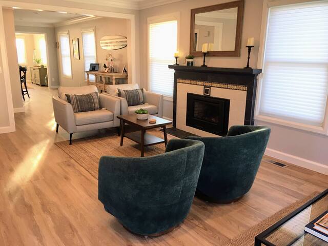 3813 Point Break ~ Walk to Lover’s Point Beach! gallery image 5