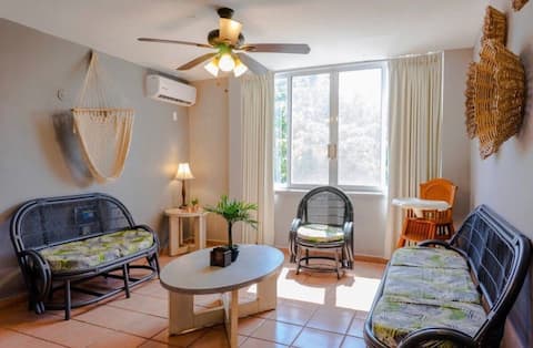 Popular Airbnb listing: Unbeatable Location! Pool AC TV Wifi 1 car in Supermanzana 2 A