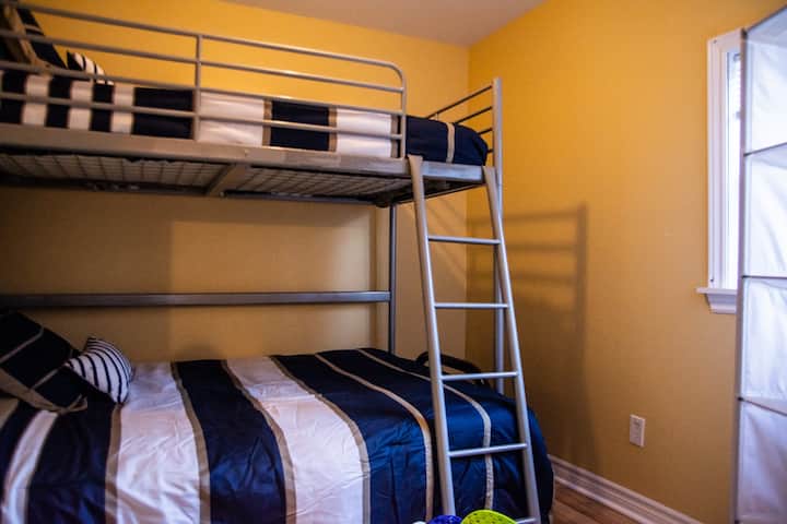 Chalet avec vue sur la rivière, deuxième chambre