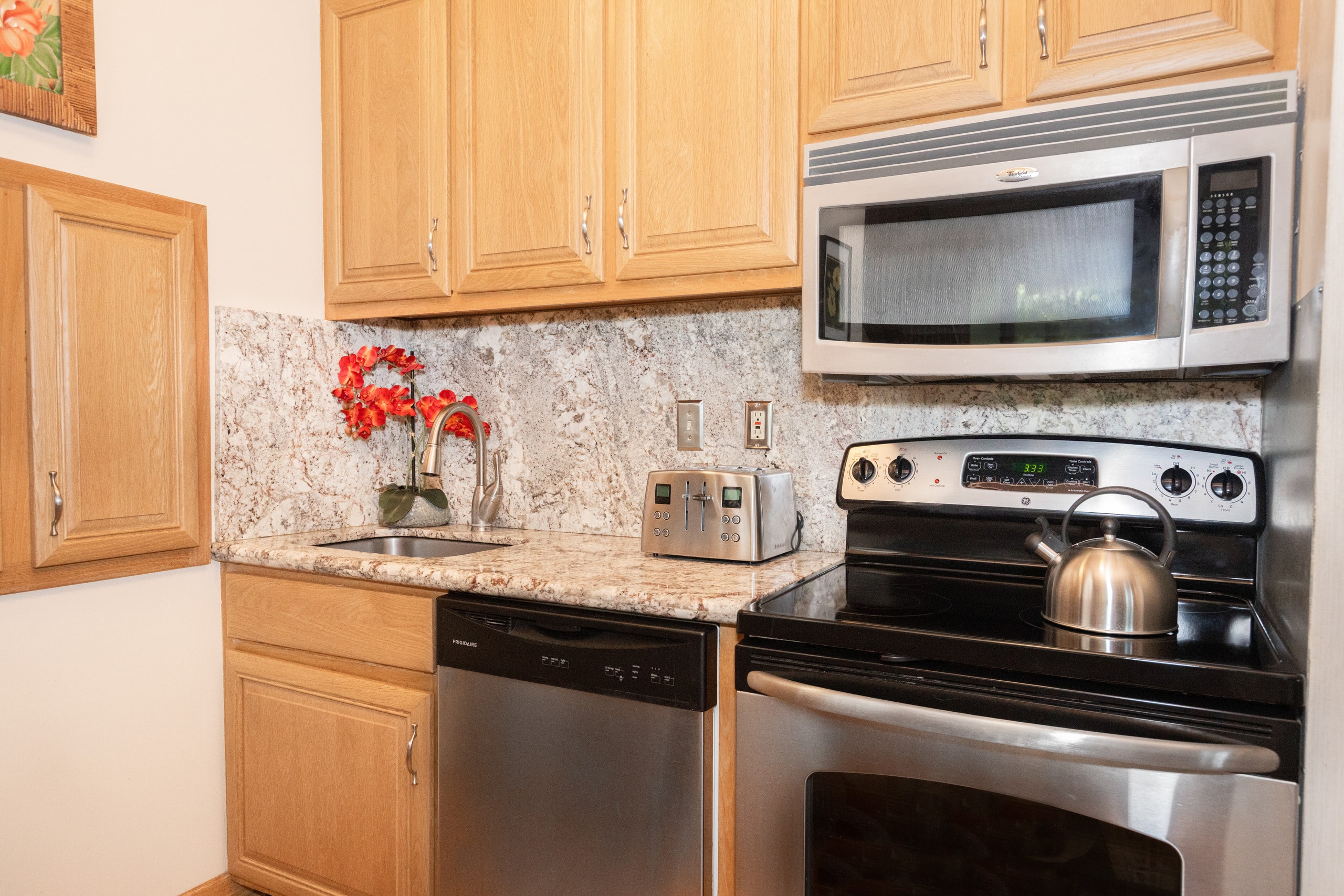 Condo in Lahaina · ★4.76 · 2 bedrooms · 2 beds · 2 private baths - Image 3