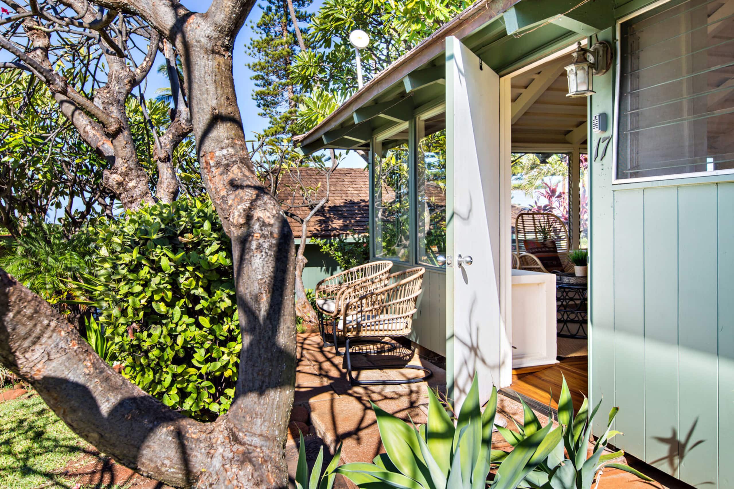 Condo in Lahaina · ★4.27 · 2 bedrooms · 3 beds · 1.5 baths - Image 19