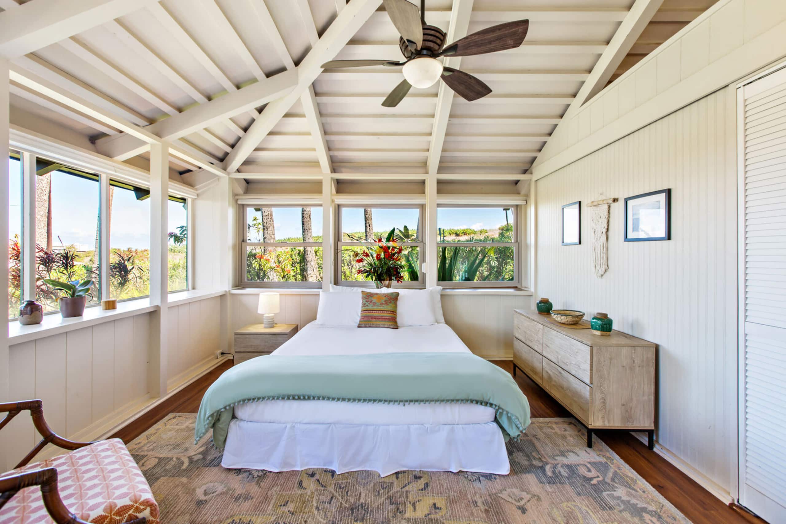 Condo in Lahaina · ★4.27 · 2 bedrooms · 3 beds · 1.5 baths - Image 14