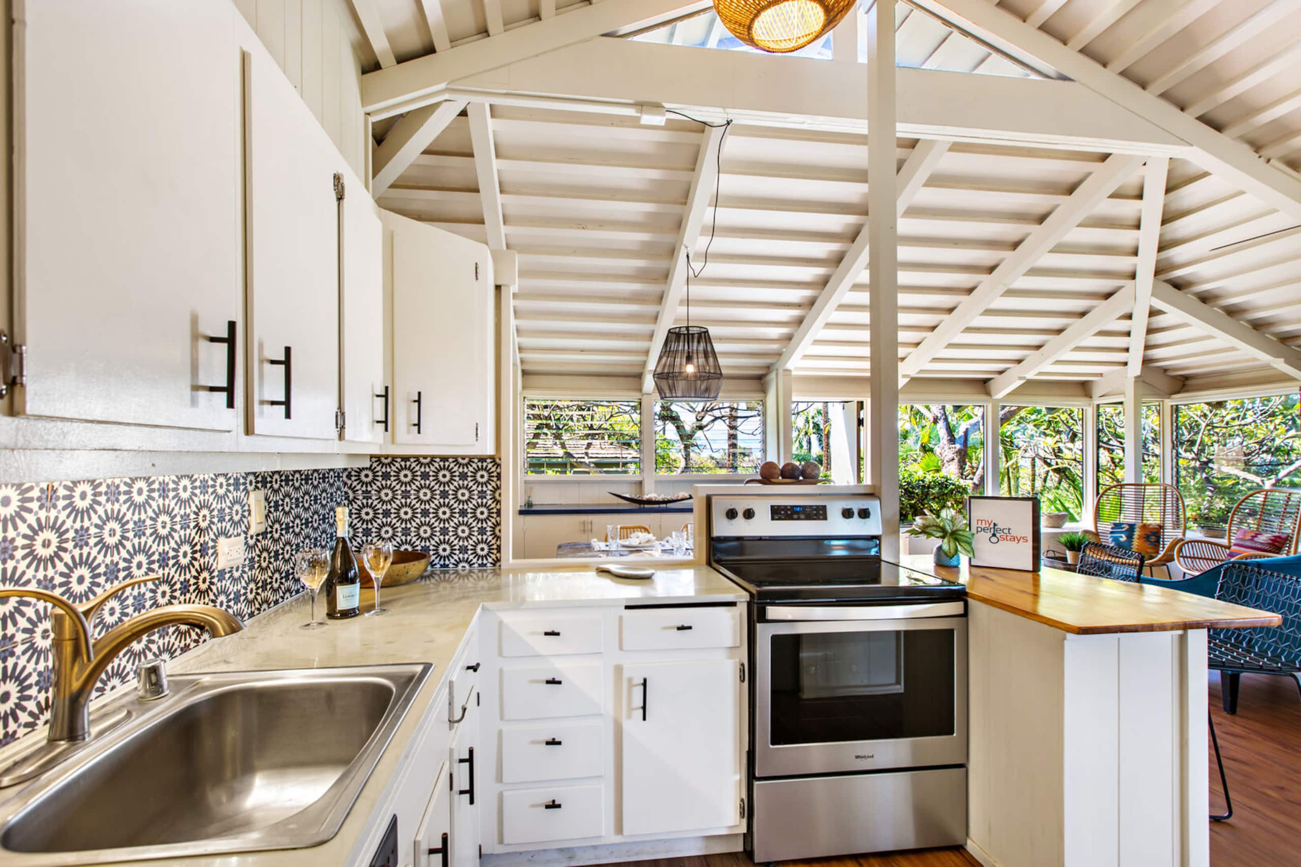 Condo in Lahaina · ★4.27 · 2 bedrooms · 3 beds · 1.5 baths - Image 5