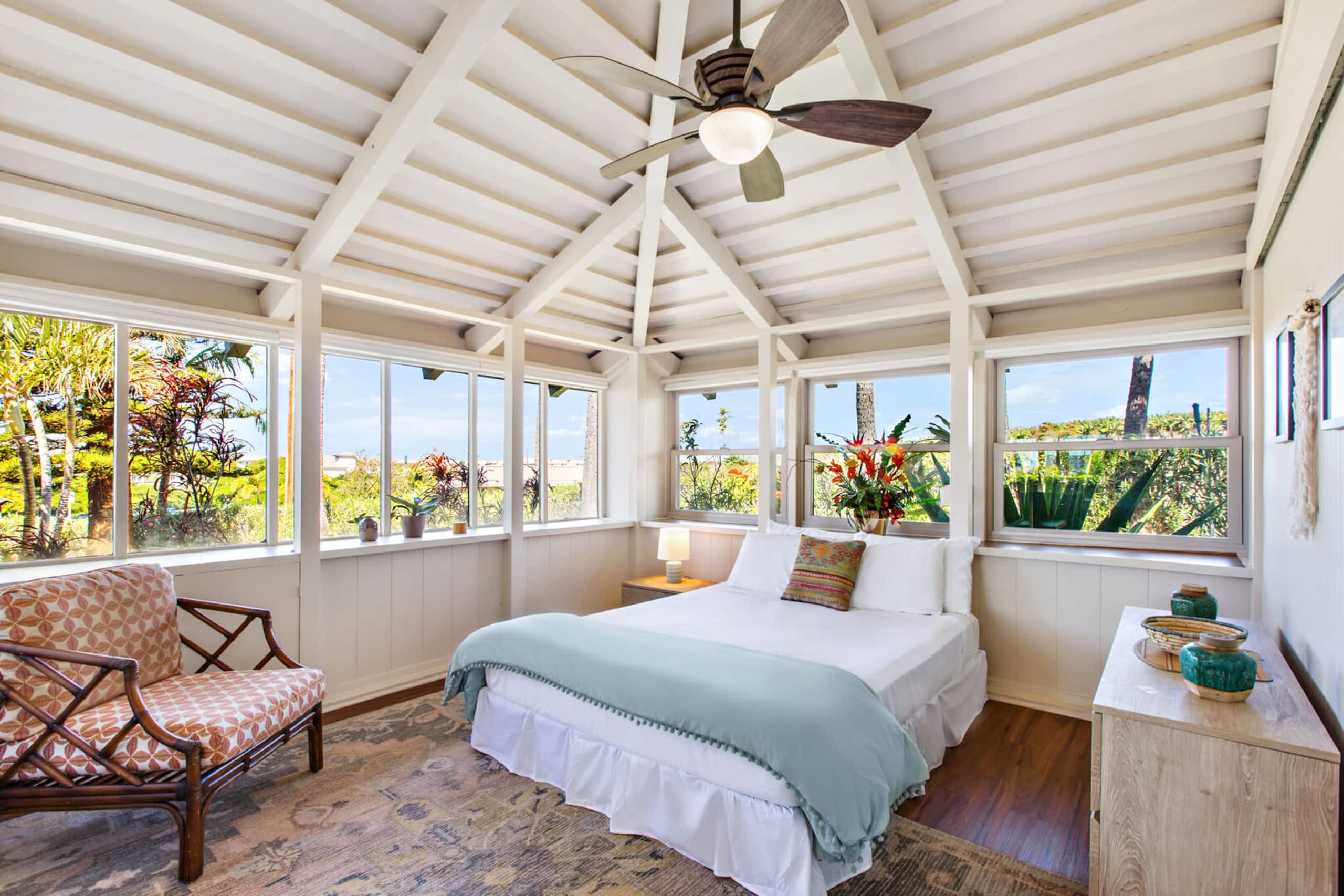 Condo in Lahaina · ★4.27 · 2 bedrooms · 3 beds · 1.5 baths - Image 12