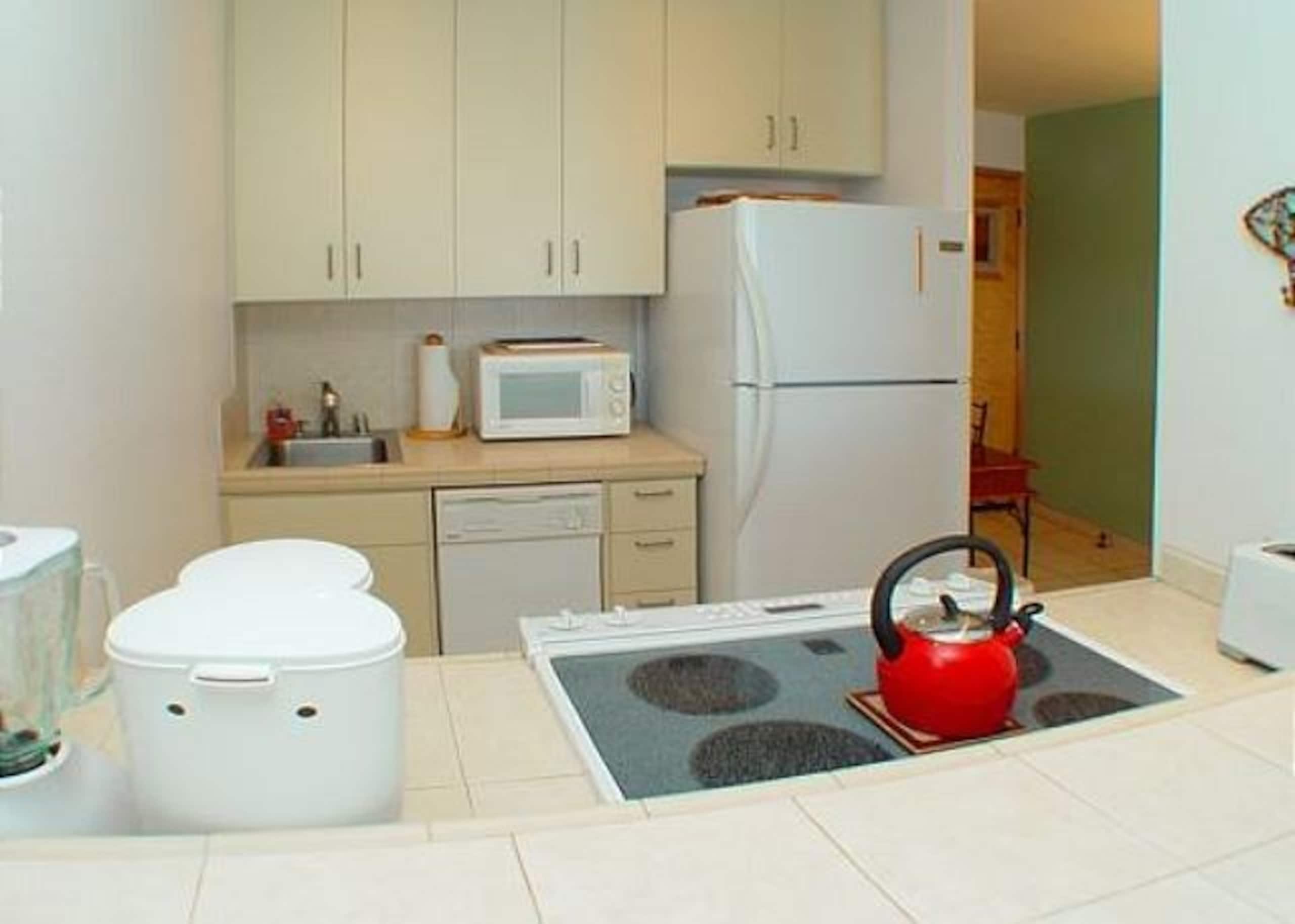 Condo in Lahaina · ★4.83 · 1 bedroom · 1 bed · 1 private bath - Image 7