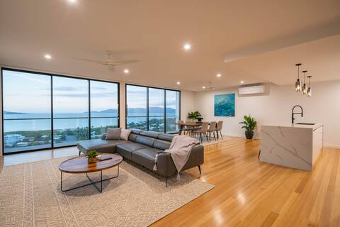Top Airbnb: Incredible Views | Luxury Holiday Villa A in Townsville City