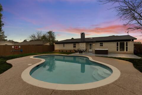 Texas Designer Home with Private Hot Tub and Pool!