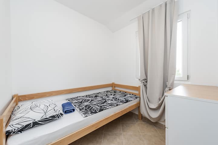 Спалня 2, площ: 5 м²