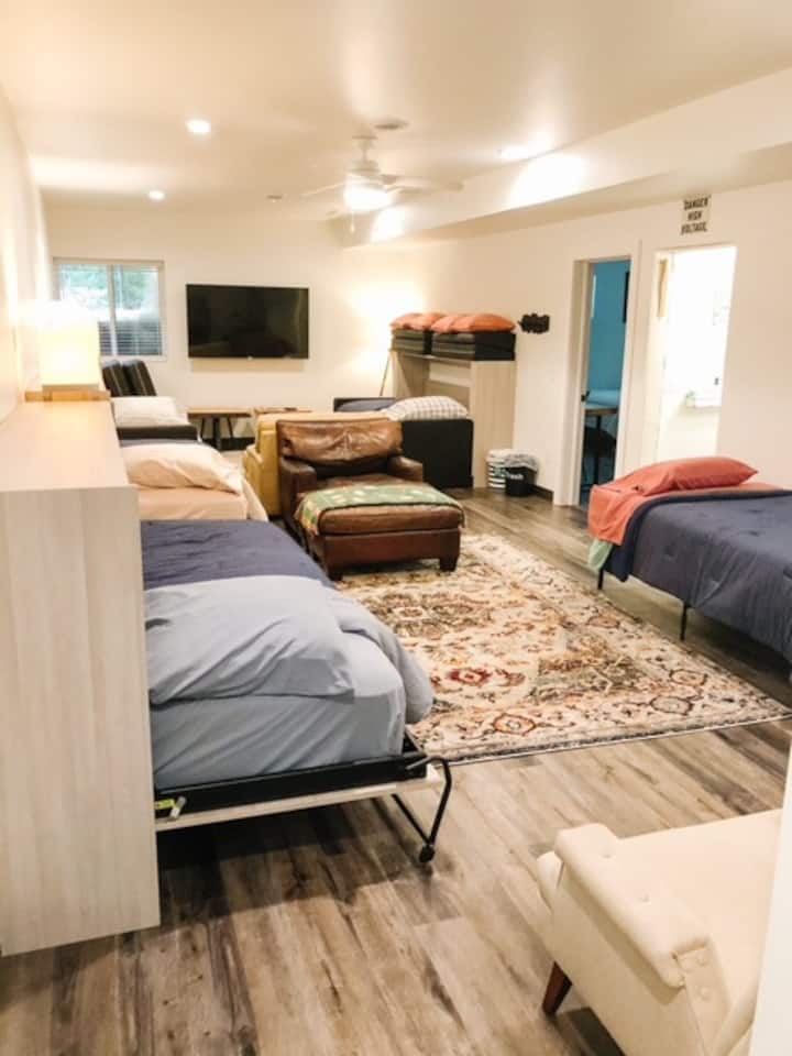 Kiwango cha Chini cha Bunkhouse w/Vitanda vya Murphy Fungua