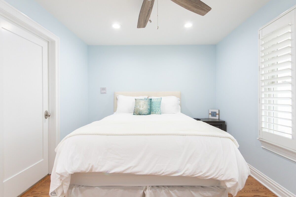 每晚都能安然入睡：
「床和床上用品也同样舒适迷人。」