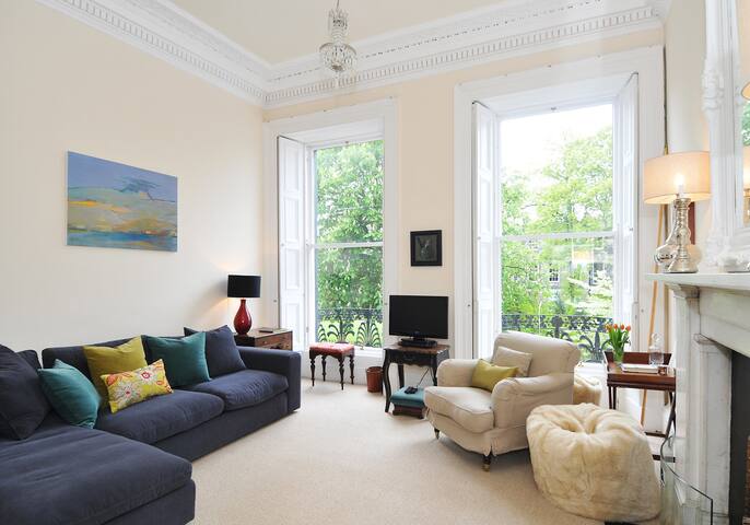 Saxe Coburg Place [325] gallery image 3