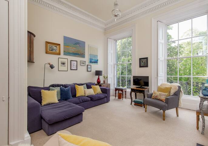 Saxe Coburg Place [325] gallery image 2